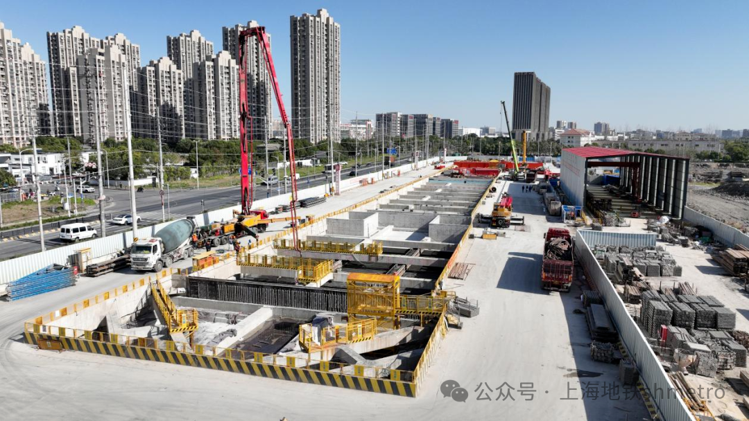 建设进度：12号线西延伸刘五公路站主体结构顺利封顶